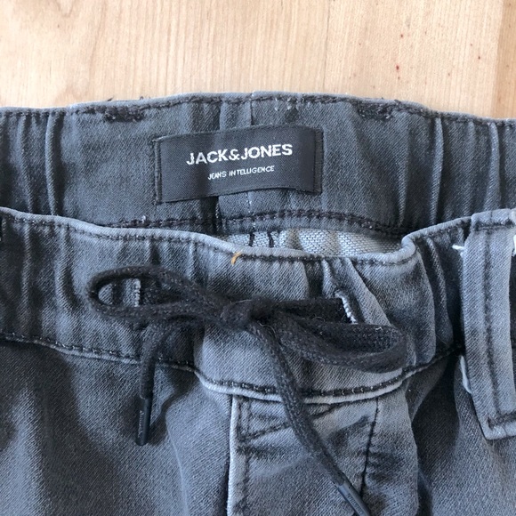 Shorts - Picture 3 of 5